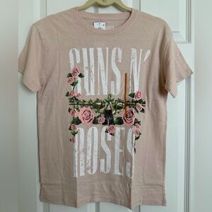 NWT Guns N’ Roses Pink Graphic T-Shirt with Floral Design Size S